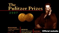 The Pulitzer Prize носит имя носит имя Джозефа Пулитцера, издателя, эмигранта из Венгрии, завещавшего 2 миллиона долларов Колумбийскому университету на создание факультета журналистики и на ежегодную премию его имени